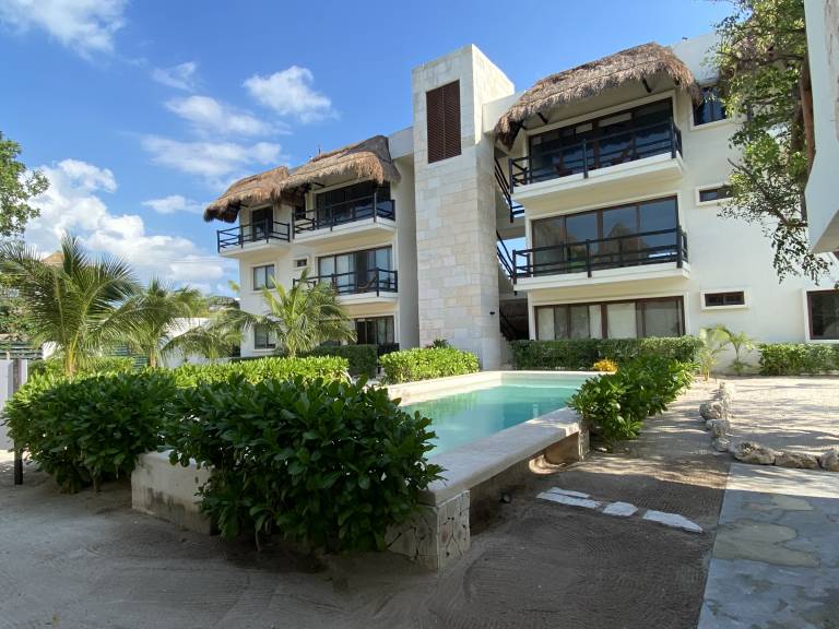 Holiday apartment with pool & yard | Garden view — photo 4