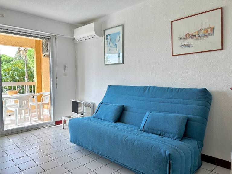 Sunny Studio with Pool & Parking, 4 Guests, Le Lavandou — photo 3
