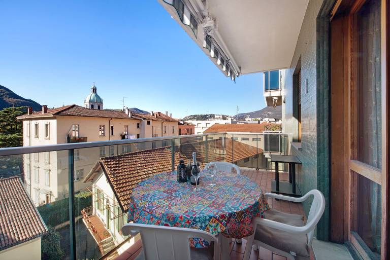Big vacation home with patio & fast internet | Close to Como Cathedral | Mountain view | Suitable for remote work | Pets are welcome — photo 2