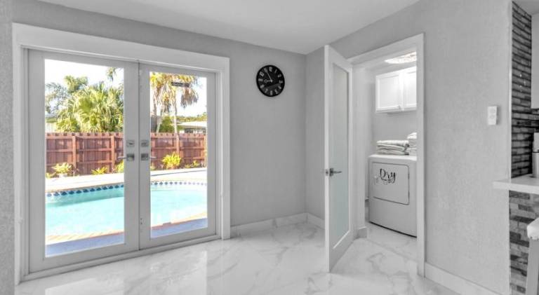 House with pool | Pets are welcome — photo 2