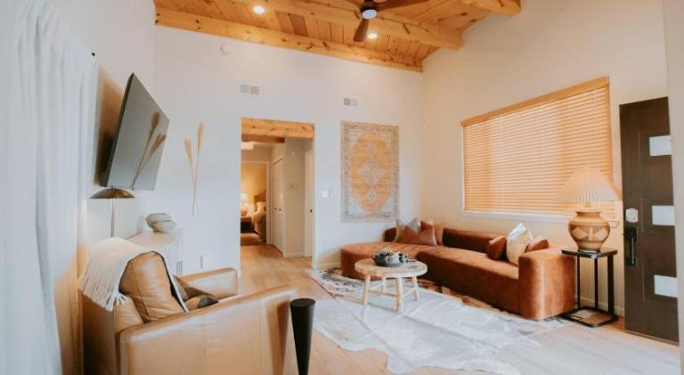 Villa with hot tub in Albuquerque, NM
