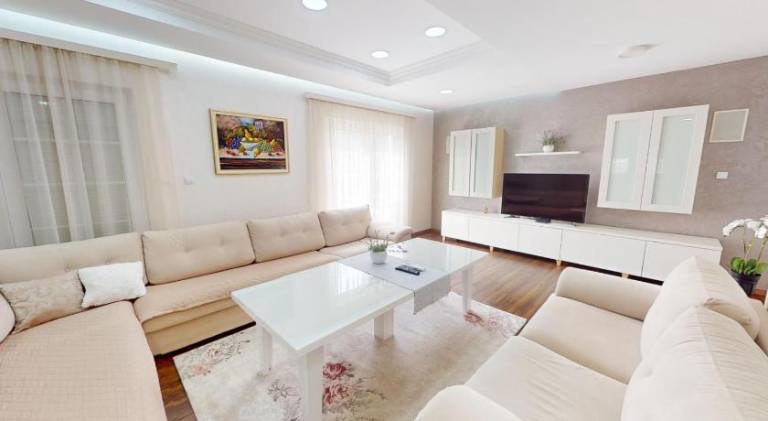 Villa with pool & jacuzzi — photo 2