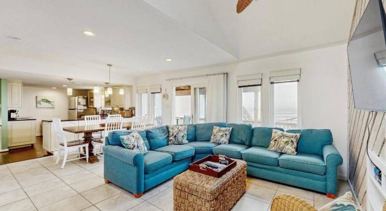 Vacation home with pool | Beach nearby | Pets are welcome — photo 4