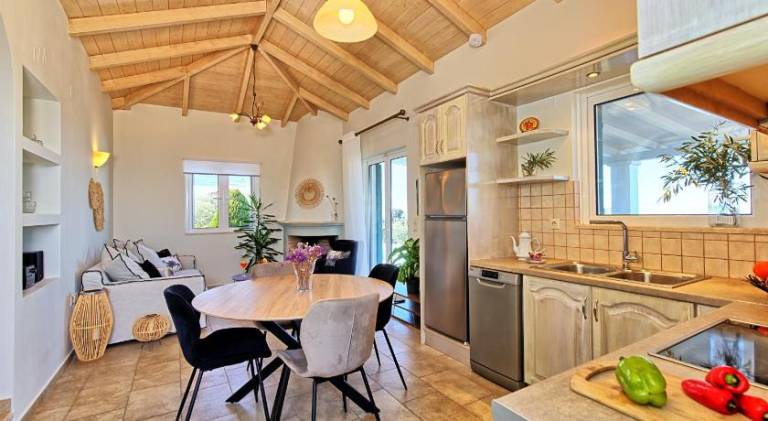 Villa with garden, pool & patio — photo 4