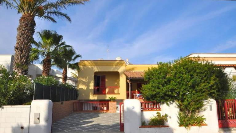 Family-friendly holiday apartment with BBQ & garden | Garden view | Pets allowed — photo 2