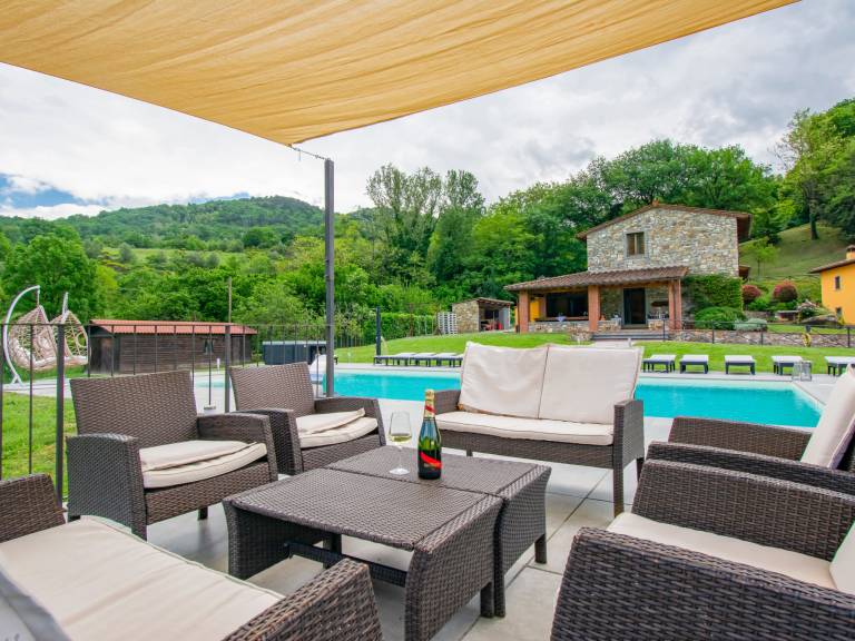 House with patio, barbecue & jacuzzi — photo 3