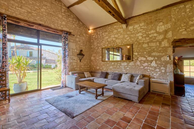 Vacation home with garden, BBQ & jacuzzi — photo 3