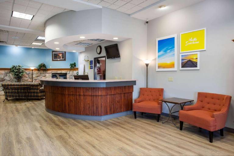 Days Inn by Wyndham Marquette — photo 3