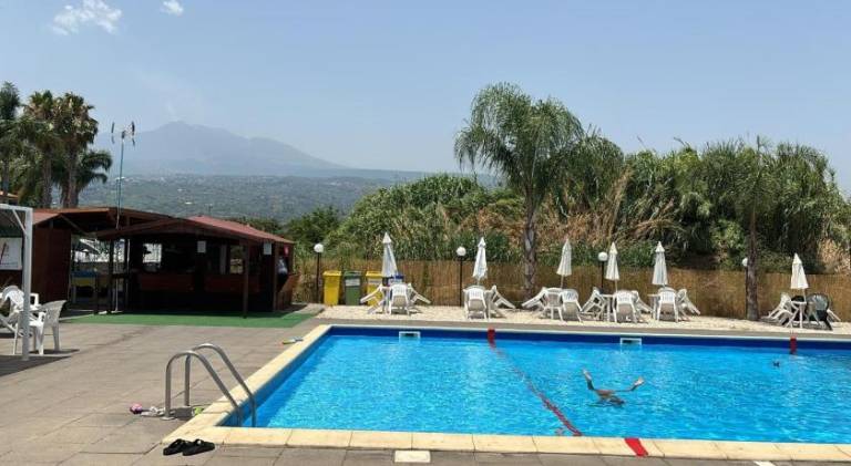 Rental apartment with garden, pool & patio — photo 2