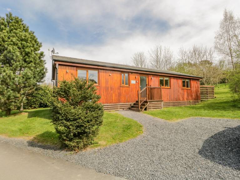 Family-oriented wonderful cottage with yard & hot tub | Pets allowed in Grange-over-Sands