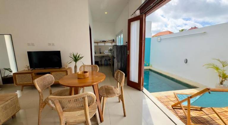 House with pool in Pecatu