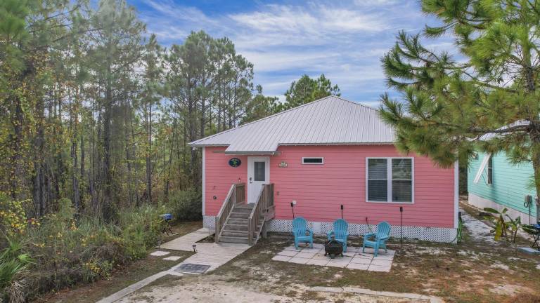 Fully equipped lovely cottage with yard, pool & BBQ | Pets allowed — photo 2