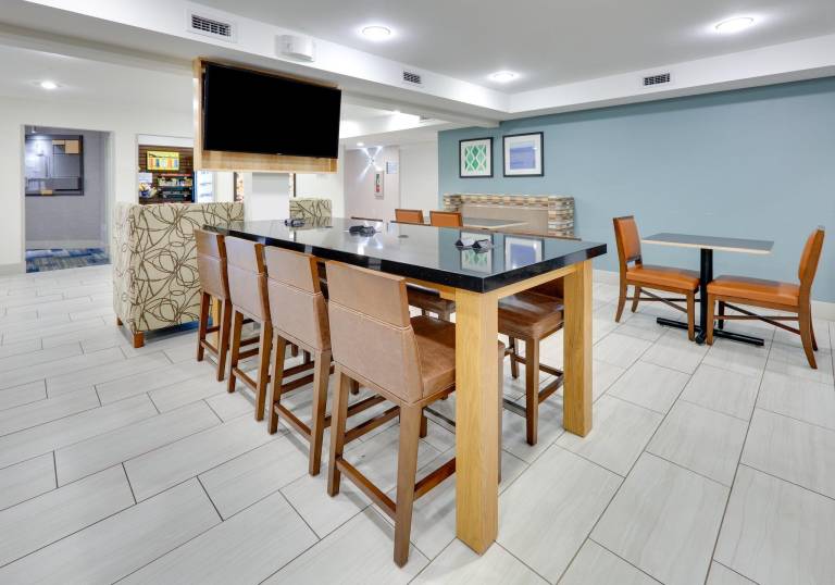 Holiday Inn Express Hotel & Suites Scottsbluff-Gering By IHG — photo 2