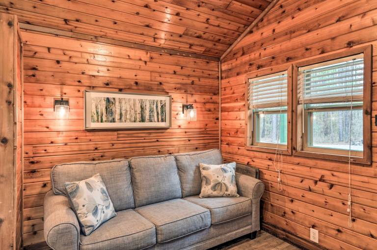 Charming New Bern Log Cabin - Pets Welcome! — photo 4