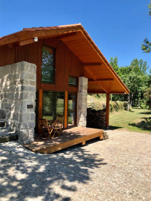 Cottage with patio, pool & barbeque — photo 2