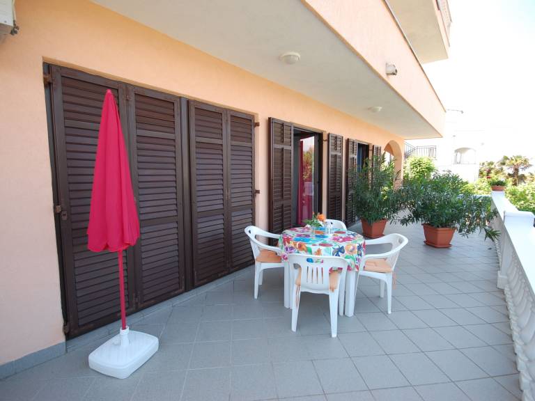 Holiday apartment with patio & barbeque | Pets are welcome — photo 4