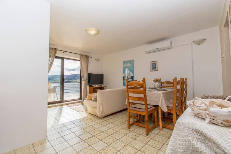 Apartment with patio & grill | Sea view — photo 4