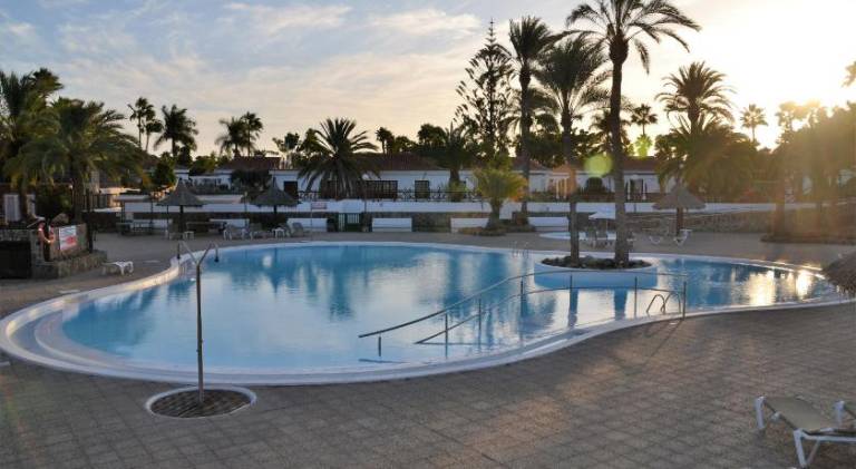 Holiday apartment with pool in San Bartolomé de Tirajana