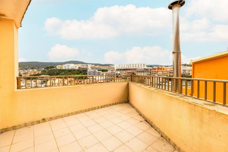 Apartment with patio — photo 4