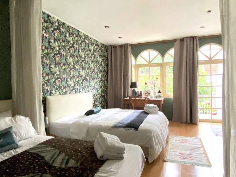 House with garden & patio — photo 2