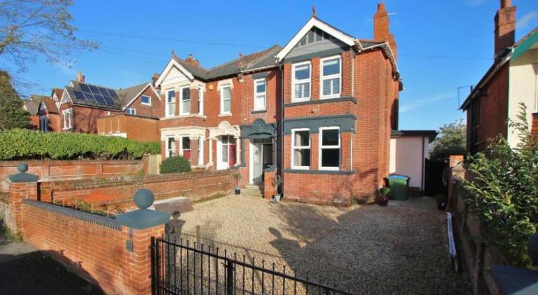 Vacation home with 4 rooms for 6 persons in Southampton