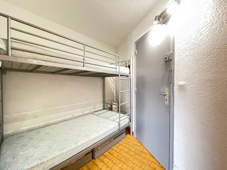 Beachfront studio with private parking, pets allowed — photo 4