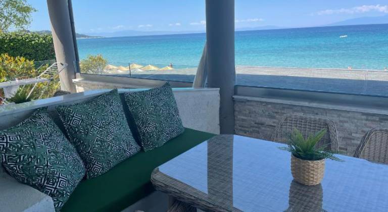Holiday apartment with terrace, BBQ & garden — photo 4