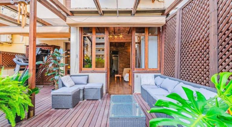 Unique central home with large terrace & pool — photo 3