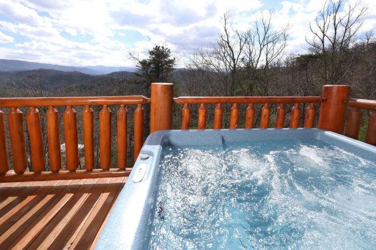 Cabin with pool, BBQ & jacuzzi — photo 5