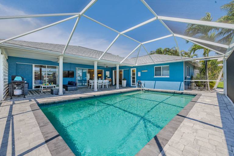 Sleeps 6 - 3BR - 2BA - pool - Sun deck - Coastal — photo 4