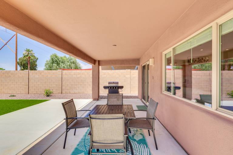 1 Mi to Golf Course Yuma Oasis w Furnished Patio