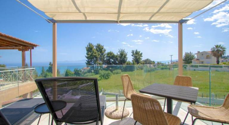 Villa with yard & terrace — photo 2