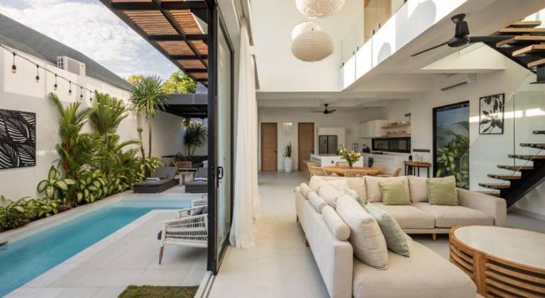Villa with pool — photo 5