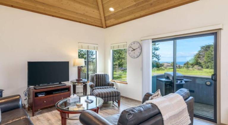 Beautiful vacation home with pool | Suitable for remote work | Pets allowed in Sonoma, CA