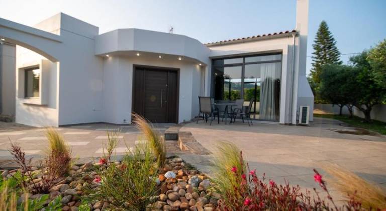 Fully equipped villa with yard, terrace & barbecue | Pets are welcome — photo 5
