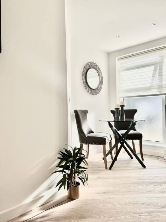 Apartment with patio — photo 5