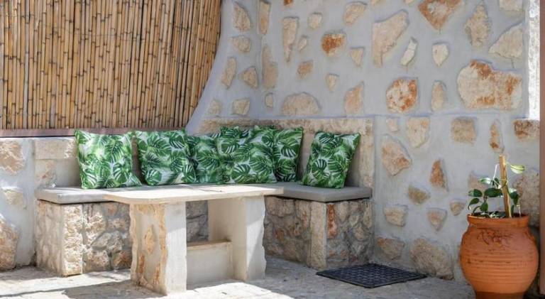 House with yard & patio | Dogs allowed — photo 4