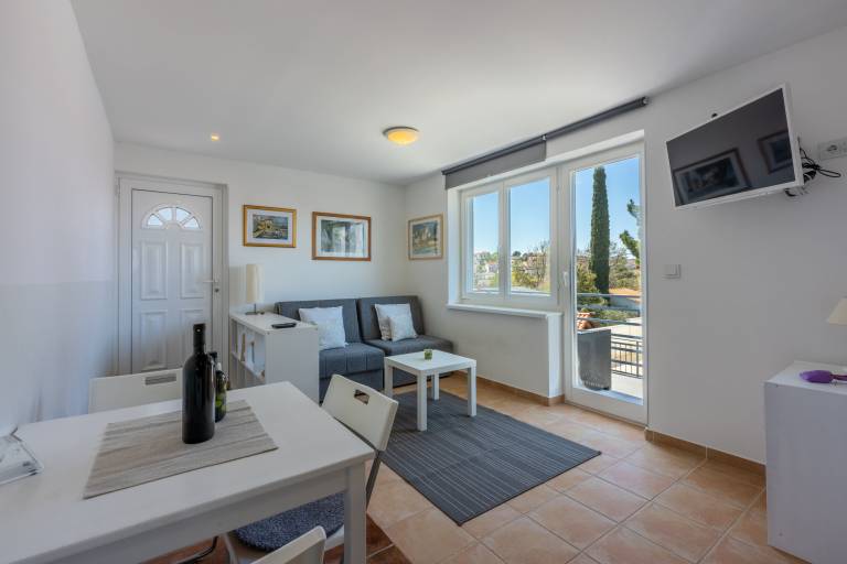 Rental apartment with terrace, grill & garden | Garden view — photo 5