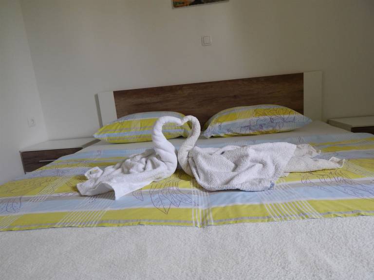 Rental apartment with yard, barbecue & terrace | Garden view — photo 2