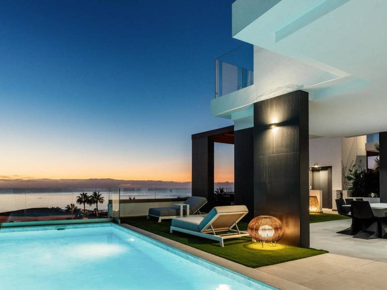 Luxurious Villa in Adeje with Stunning Views and Pool — photo 2
