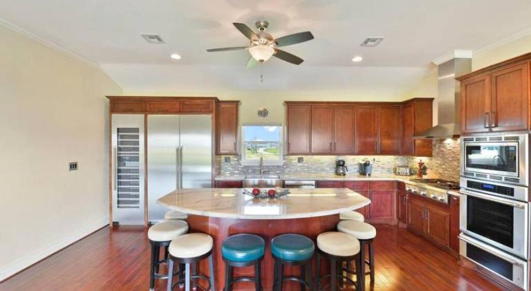 Dancing with Waves Beach House with 3 bedrooms and 2 baths — photo 3