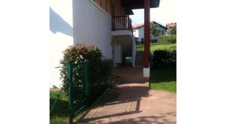 Apartment with pool — photo 5