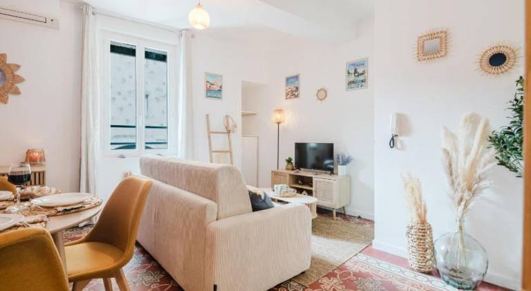 Fully equipped charming rental apartment | Next to Popes' Palace | Suitable for remote work | Dogs allowed — photo 4