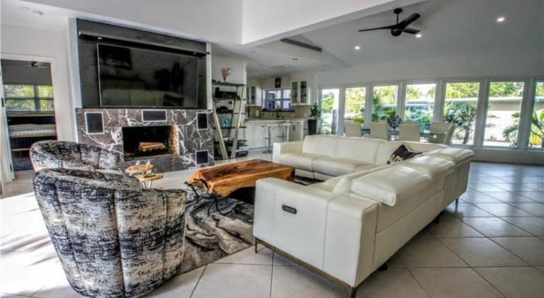 SWAYING PALM BEACH HOUSE Walk to Beach, Marina, Port, las Olas — photo 2