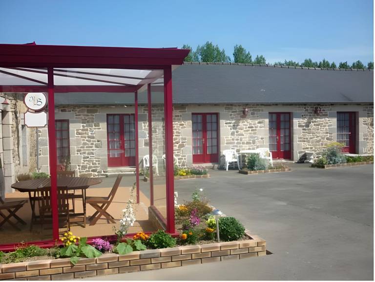 Hotel Les Voisins Beaucemaine in Tregueux