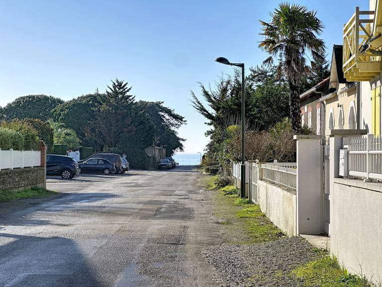 Fully equipped pleasant vacation home with barbecue, terrace & yard | Beach nearby | Pets allowed — photo 5