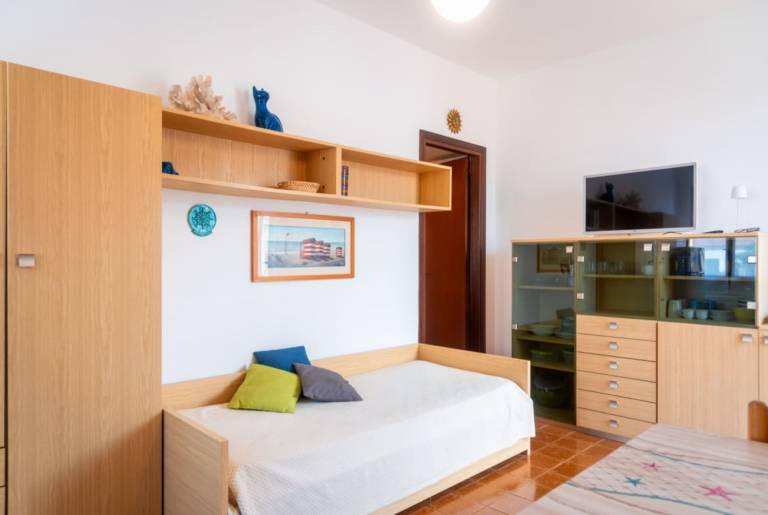 Family-oriented wonderful apartment with yard | Beach nearby | Pets are welcome — photo 5