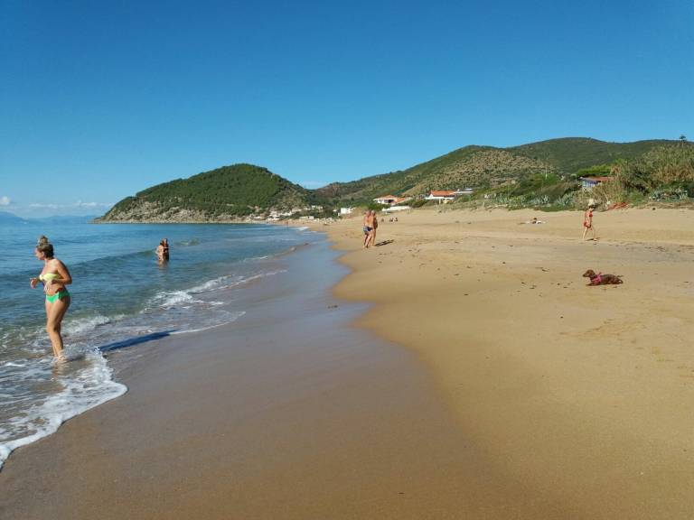 Family-friendly holiday apartment with yard, pool & barbeque | Sea view | Beach nearby | Pets allowed — photo 2
