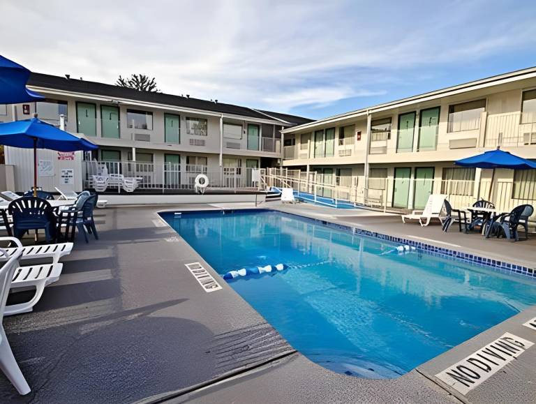 Motel 6 Tacoma, WA - South — photo 2