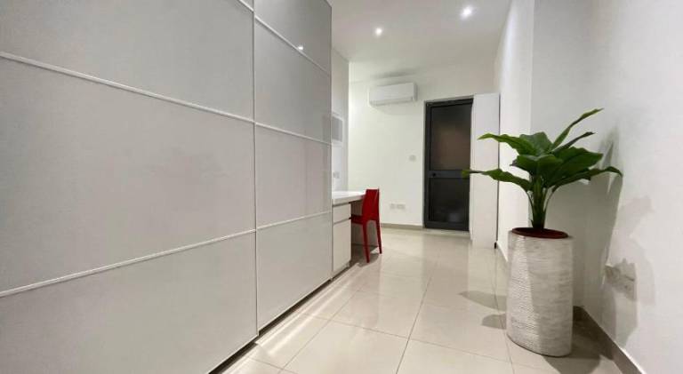 Apartment with pool — photo 4